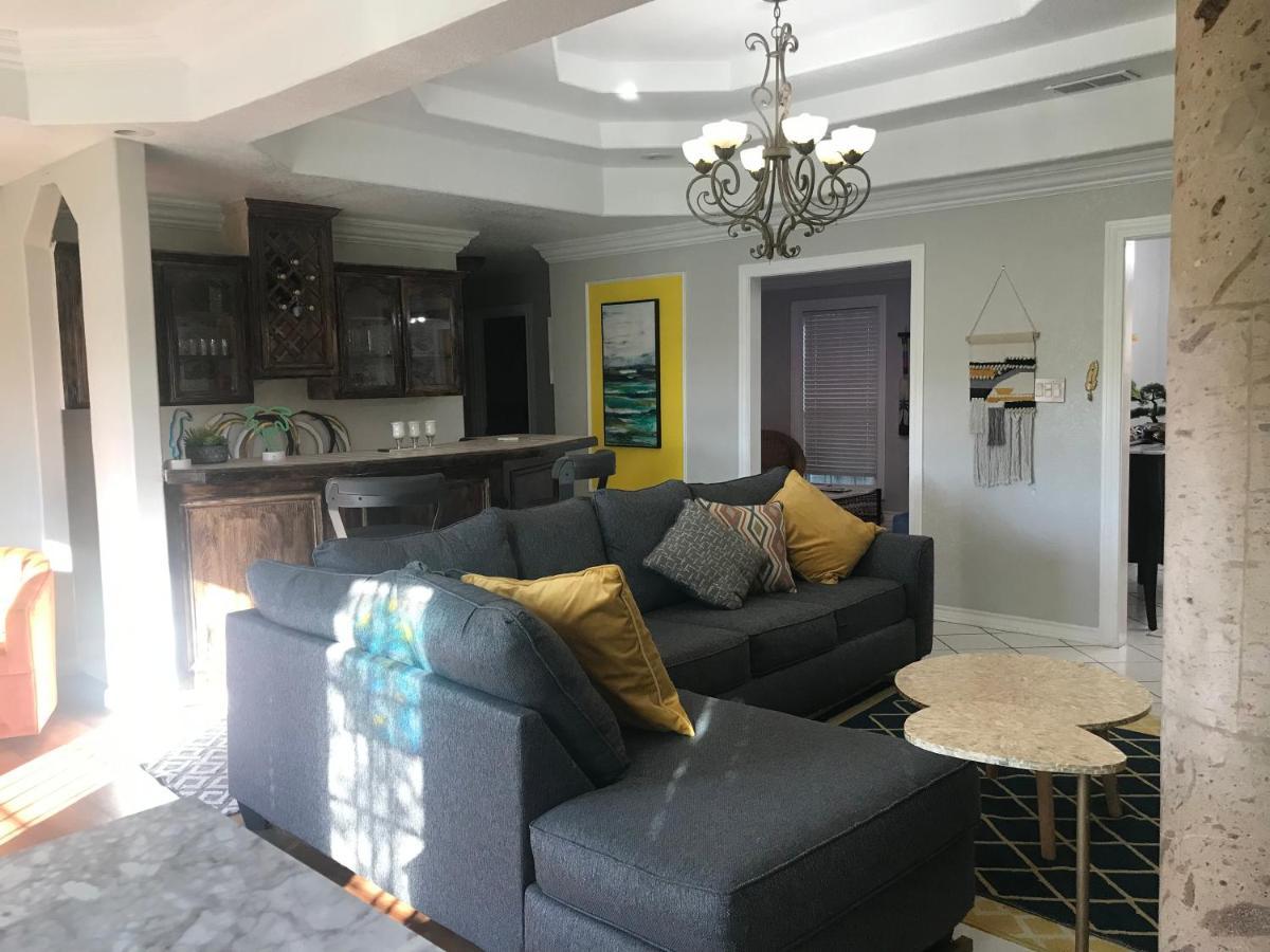 Cheerful 4 Bedroom Home With Pool And Bbq Area With 5Th Bedroom Option บราวน์สวิลล์ ภายนอก รูปภาพ